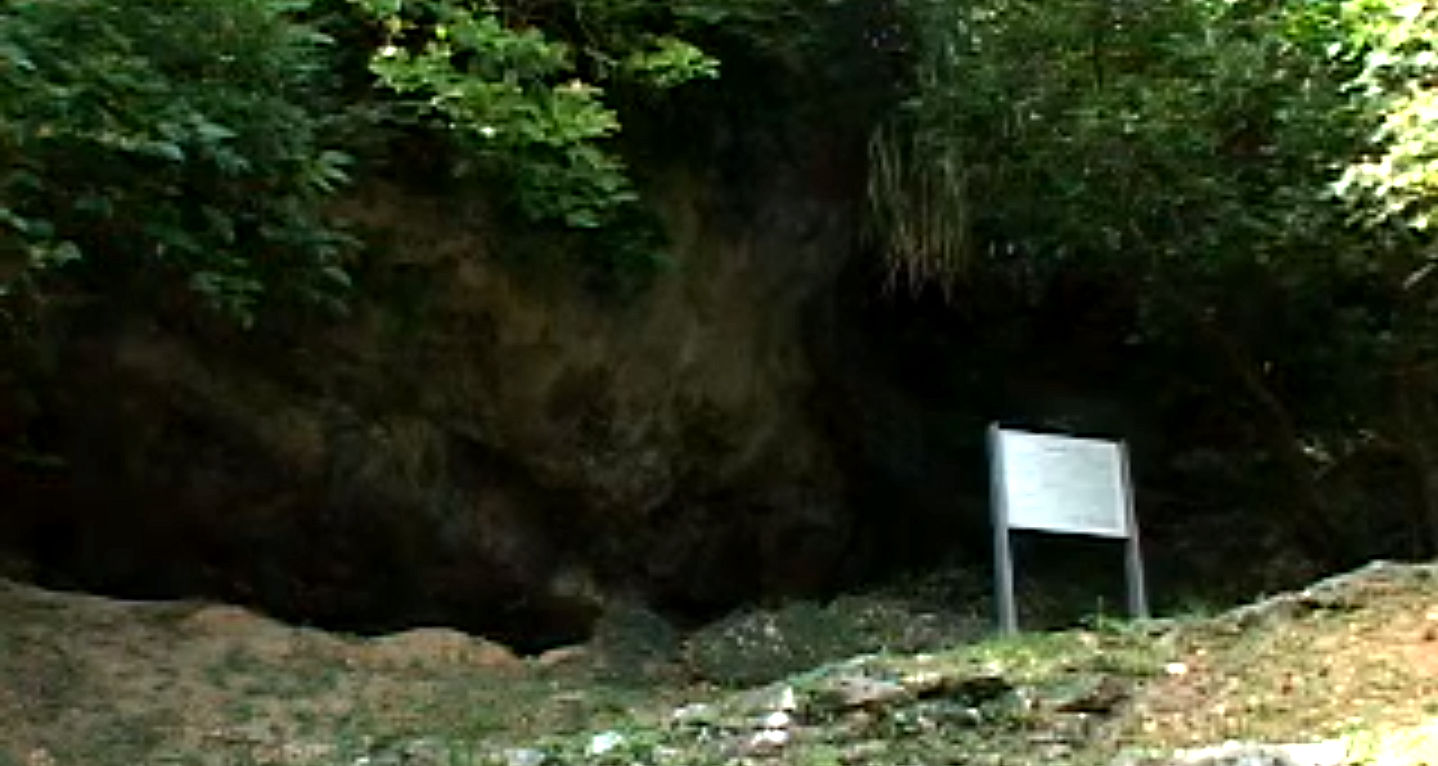 仲泊遺跡 ナカドマリイセキ